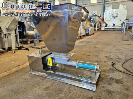 Bomba de transfer�ncia helicoidal em inox com silo Netzsch