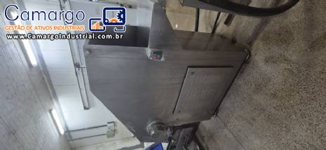 Quebrador cortador de blocos carnes Ibrasmak com moedor Simetria e esteira transportadora Quebrador cortador de blocos carnes Ibrasmak com moedor Simetria e esteira transportadora